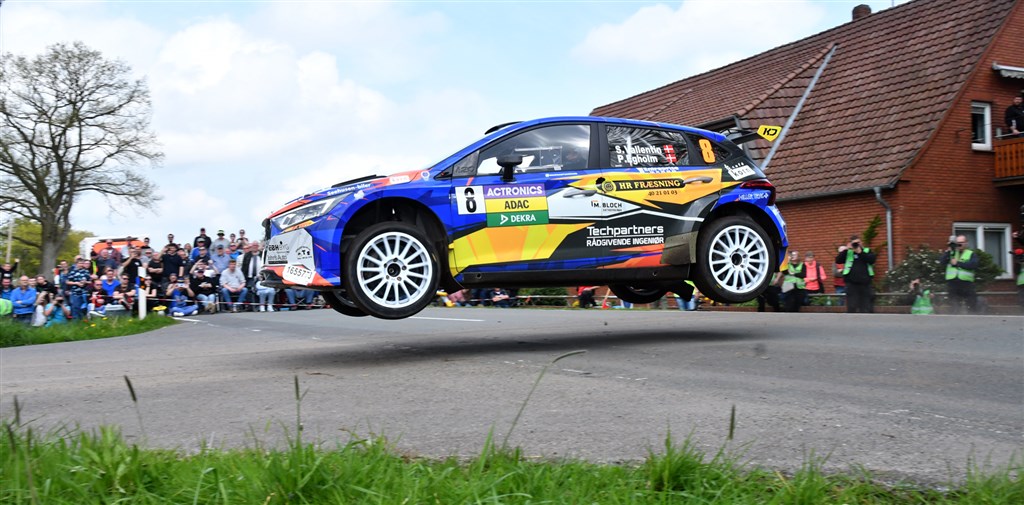 Hastighedsprøverne i Rally Sulingen var udfordrende, og en enkelt medførte tilmed en flyvetur.
(Foto: Morten Dam, Specialpressen)